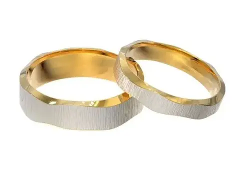 A pair of rings in two tone 18 karat gold